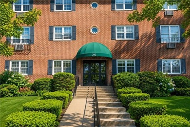 Located in the Chateau Villa community, this beautifully - photo 3