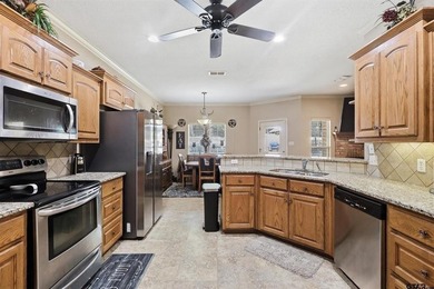 Beautiful home located in the Dogwood Ridge subdivision located - photo 15