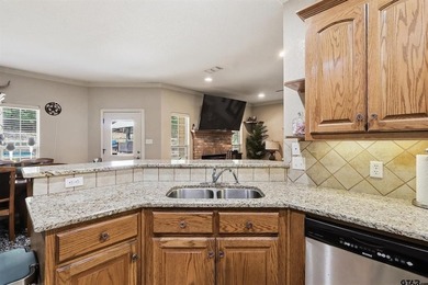 Beautiful home located in the Dogwood Ridge subdivision located - photo 16