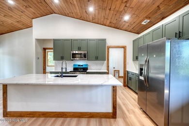 Welcome to this stunning 3-bedroom, 3-bathroom modern rustic - photo 18
