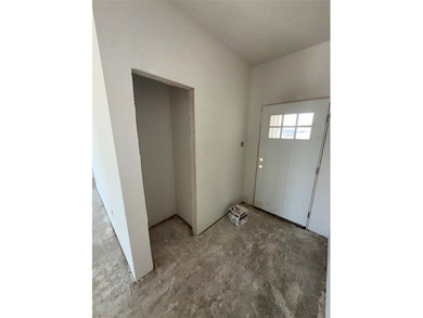New Construction on Live Oak Golf Course! This stunning - photo 5