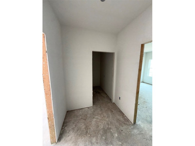 New Construction on Live Oak Golf Course! This stunning - photo 10
