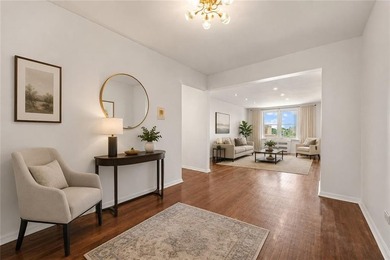 Welcome to this exceptionally spacious two-bedroom - photo 2