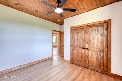 Welcome to this stunning 3-bedroom, 3-bathroom modern rustic - photo 43