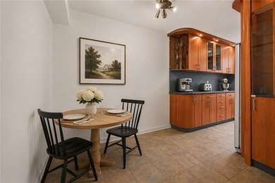 Welcome to this exceptionally spacious two-bedroom - photo 10