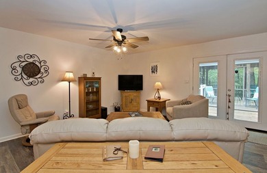 Are you seeking a move in ready 3 bedroom home tucked away in - photo 6