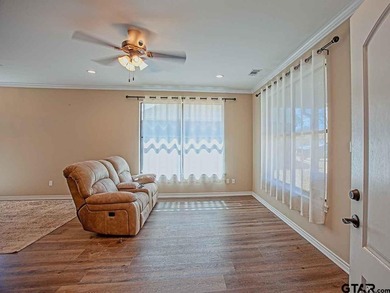 Small Town East Texas Lifestyle is Waiting for You! Welcome home - photo 3