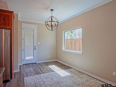 Small Town East Texas Lifestyle is Waiting for You! Welcome home - photo 5