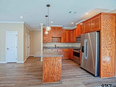 Small Town East Texas Lifestyle is Waiting for You! Welcome home - photo 6