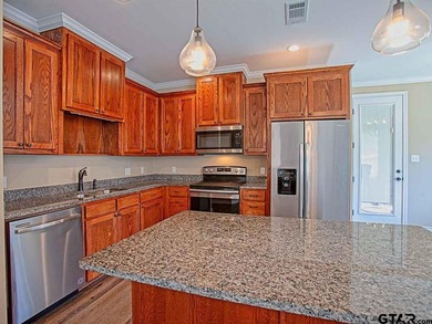 Small Town East Texas Lifestyle is Waiting for You! Welcome home - photo 7