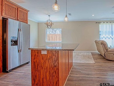 Small Town East Texas Lifestyle is Waiting for You! Welcome home - photo 8