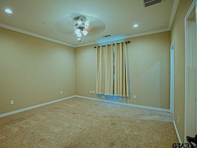 Small Town East Texas Lifestyle is Waiting for You! Welcome home - photo 10