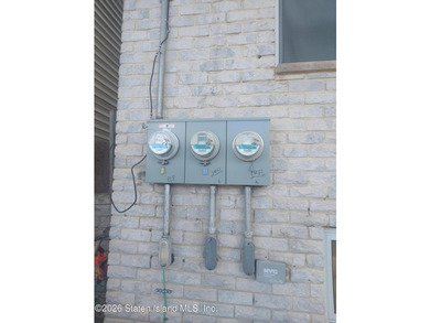 2 FAMILY END UNIT HAS A 3 BEDROOM MAIN AND A BRAND NEW STUDIO - photo 9