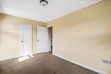 Welcome to this well-maintained semi-detached home in the heart - photo 16