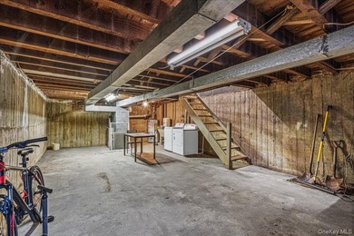 Welcome to this well-maintained semi-detached home in the heart - photo 19