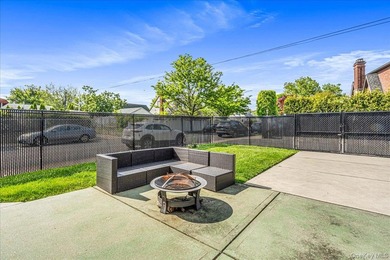 Welcome to this well-maintained semi-detached home in the heart - photo 21