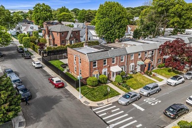 Welcome to this well-maintained semi-detached home in the heart - photo 22