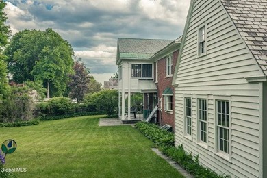 ''Hill House''. Brick mansion with 3-4 BR/2.5BA/2car garage on a - photo 4