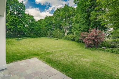 ''Hill House''. Brick mansion with 3-4 BR/2.5BA/2car garage on a - photo 6