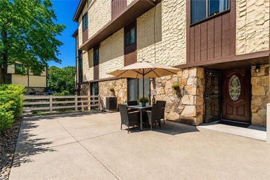 Welcome to this spacious and well-maintained 3-bedroom, 2.5-bath - photo 4