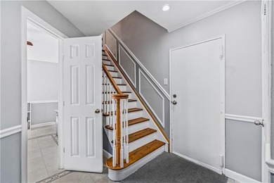 Welcome to this spacious and well-maintained 3-bedroom, 2.5-bath - photo 5