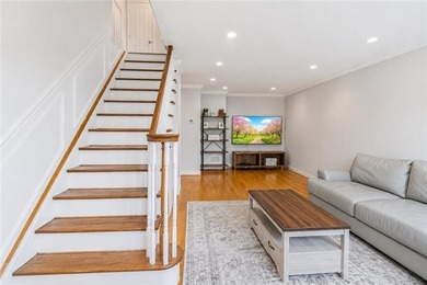 Welcome to this spacious and well-maintained 3-bedroom, 2.5-bath - photo 9