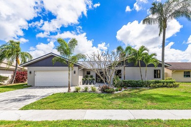 Stunning Modern Home with Heated Pool! Situated in desirable - photo 3