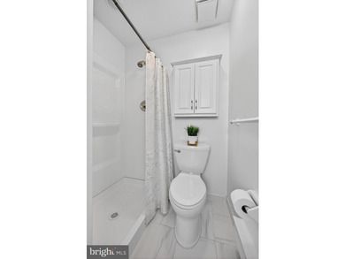 LAKEFRONT! NEW PRICE! FRESHLY PAINTED INTERIOR! NEW WINDOWS - photo 17