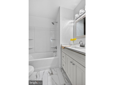 LAKEFRONT! NEW PRICE! FRESHLY PAINTED INTERIOR! NEW WINDOWS - photo 19