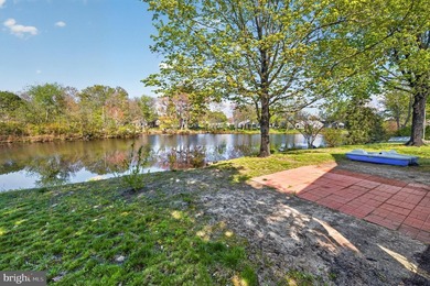 LAKEFRONT! NEW PRICE! FRESHLY PAINTED INTERIOR! NEW WINDOWS - photo 21