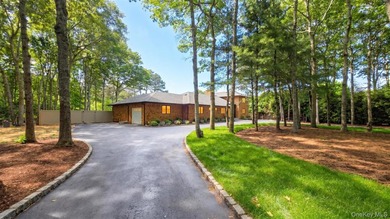 A sweeping circular driveway welcomes you to this ultra-private - photo 4