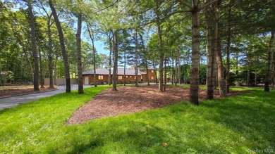 A sweeping circular driveway welcomes you to this ultra-private - photo 5