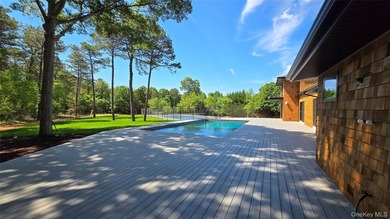 A sweeping circular driveway welcomes you to this ultra-private - photo 9