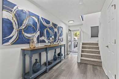 Fully furnished, completely remodeled two-bedroom - photo 2