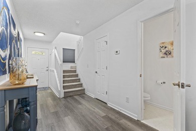 Fully furnished, completely remodeled two-bedroom - photo 4