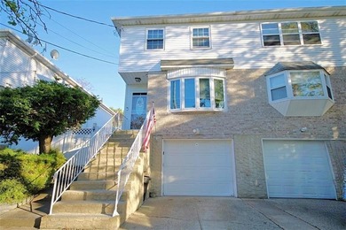 ONE FAMILY HOME IN THE HEART OF GREAT KILLS. MOVE IN CONDITION - photo 1
