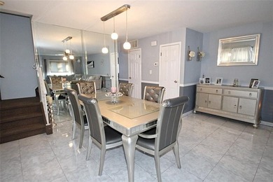 ONE FAMILY HOME IN THE HEART OF GREAT KILLS. MOVE IN CONDITION - photo 9