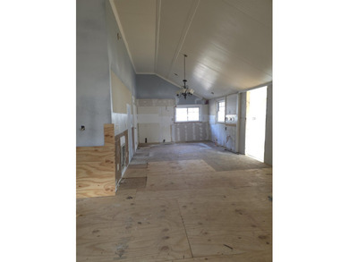 Investor Special | Fix & Flip Opportunity | 3BR / 2BA | 0.34 - photo 4