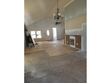 Investor Special | Fix & Flip Opportunity | 3BR / 2BA | 0.34 - photo 5