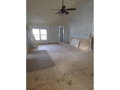Investor Special | Fix & Flip Opportunity | 3BR / 2BA | 0.34 - photo 7