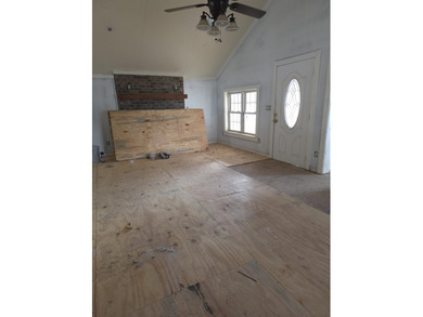 Investor Special | Fix & Flip Opportunity | 3BR / 2BA | 0.34 - photo 8