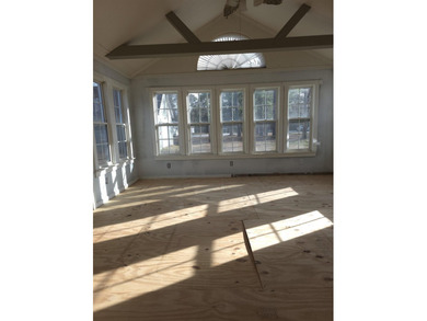 Investor Special | Fix & Flip Opportunity | 3BR / 2BA | 0.34 - photo 10