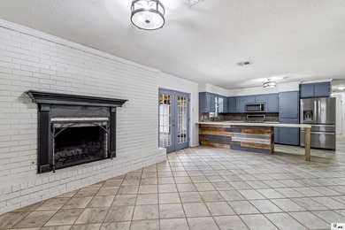 Welcome to this beautifully maintained 4 bedroom, 3 bathroom - photo 12
