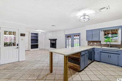Welcome to this beautifully maintained 4 bedroom, 3 bathroom - photo 13