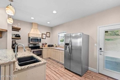 Move-In Ready Lakeview Retreat on a quiet cul-de-sac. Easy - photo 13