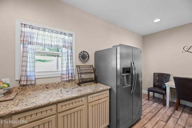 Move-In Ready Lakeview Retreat on a quiet cul-de-sac. Easy - photo 15