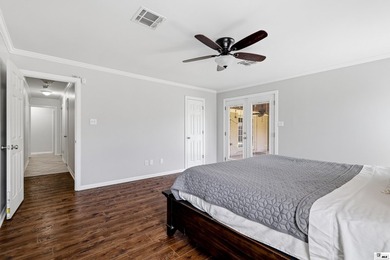 Welcome to this beautifully maintained 4 bedroom, 3 bathroom - photo 17