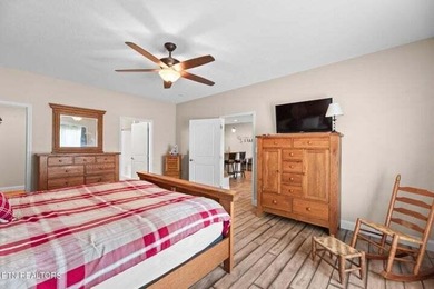 Move-In Ready Lakeview Retreat on a quiet cul-de-sac. Easy - photo 19