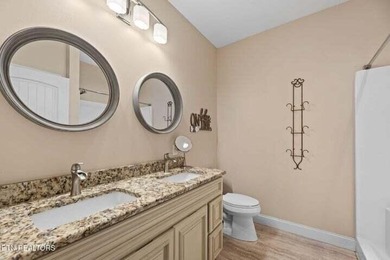 Move-In Ready Lakeview Retreat on a quiet cul-de-sac. Easy - photo 20