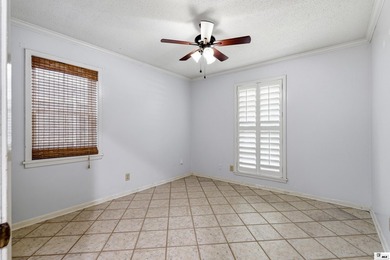 Welcome to this beautifully maintained 4 bedroom, 3 bathroom - photo 22